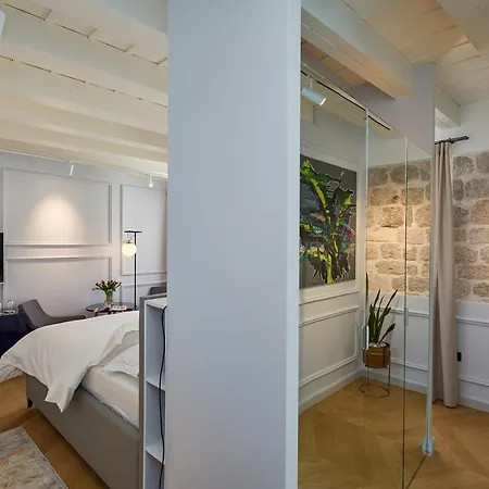 Bota Palace Bed & Breakfast