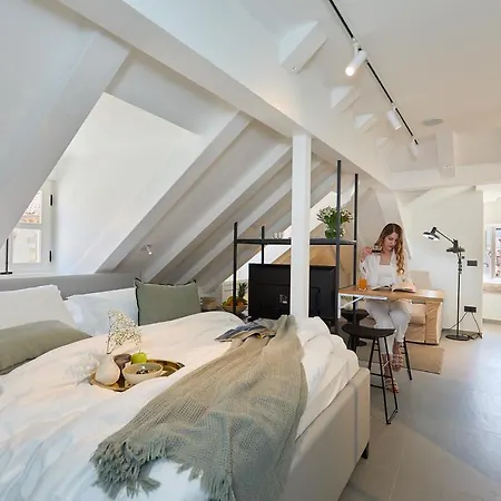Bota Palace Bed & Breakfast